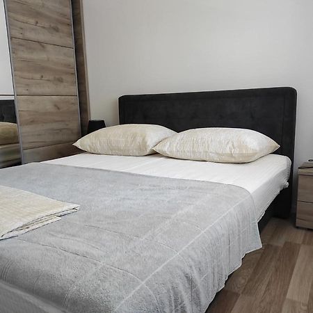 One Bedroom Apartment Gogo With Private Parking Neum Eksteriør billede