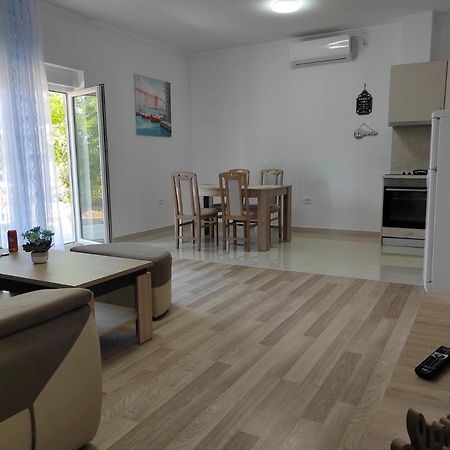 One Bedroom Apartment Gogo With Private Parking Neum Eksteriør billede