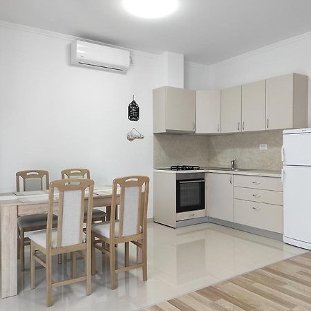 One Bedroom Apartment Gogo With Private Parking Neum Eksteriør billede