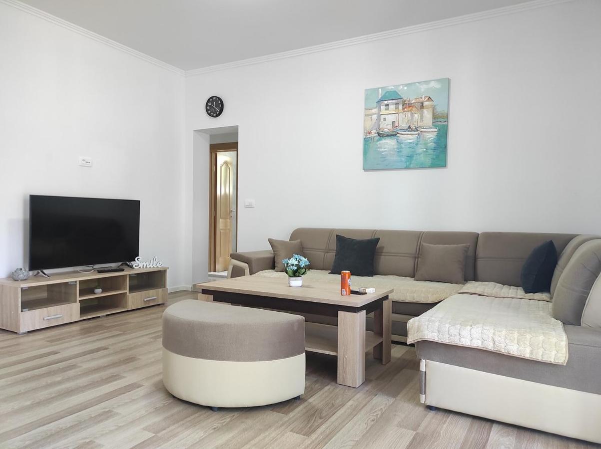 One Bedroom Apartment Gogo With Private Parking Neum Eksteriør billede