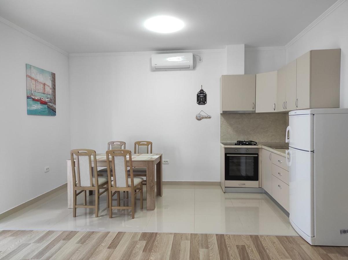 One Bedroom Apartment Gogo With Private Parking Neum Eksteriør billede