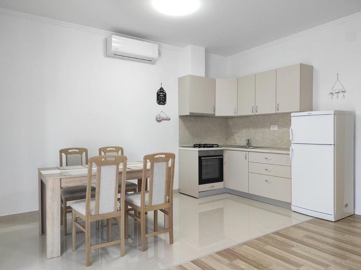 One Bedroom Apartment Gogo With Private Parking Neum Eksteriør billede